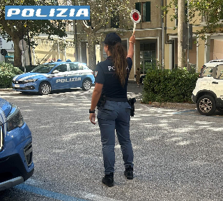 Ancona - La polizia rimpatria un tunisino irregolare, destabilizzante per la sicurezza